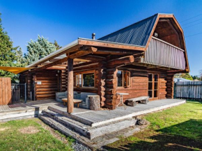 Cosy Warm Log Cabin - Ohakune Holiday Home